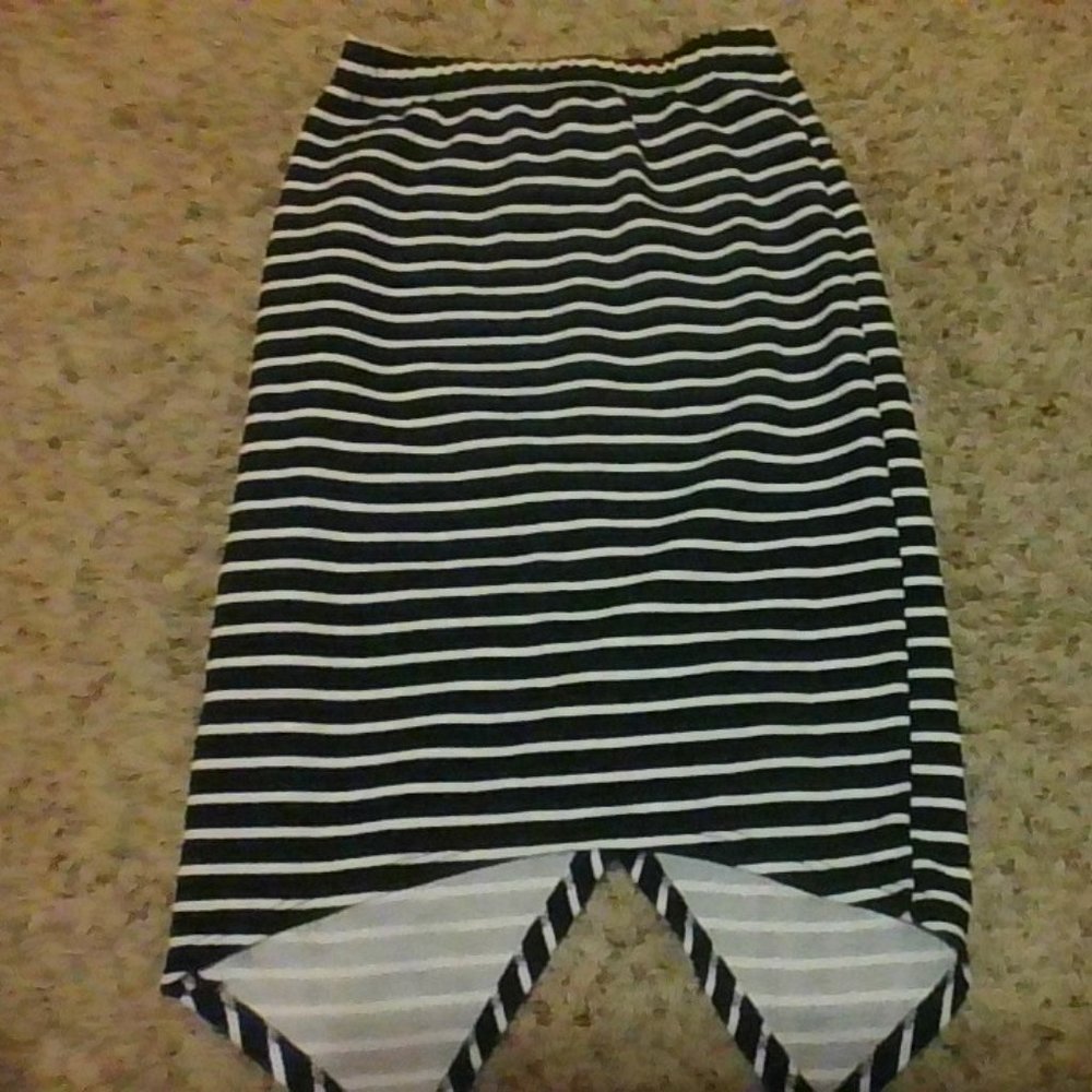 long black striped skurt